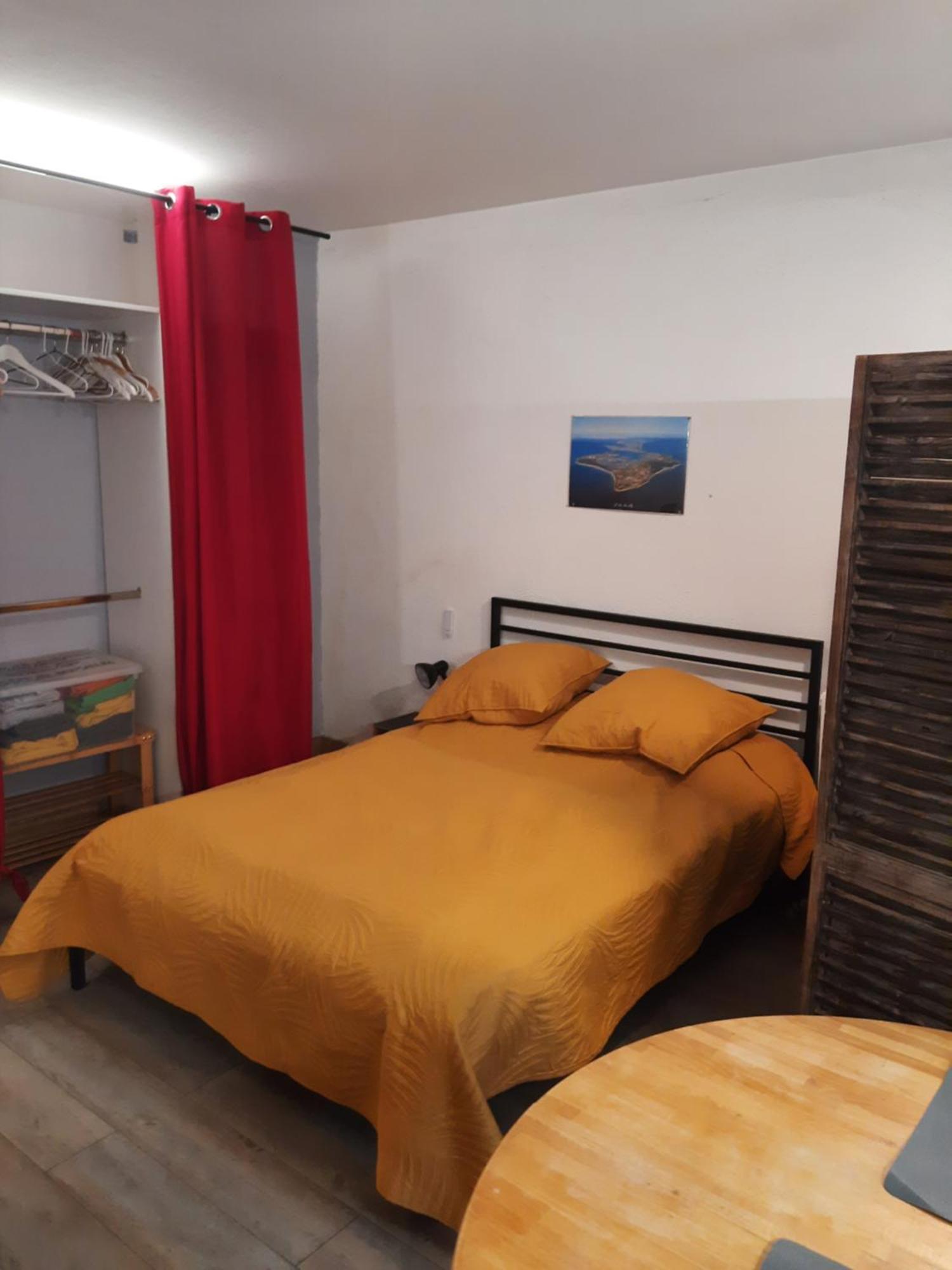 Duplex14H 1Er Etage Jardinet 1 Parking Ou Studio14B Rdc Terrasse Sans Parking La Rochelle  Exterior foto